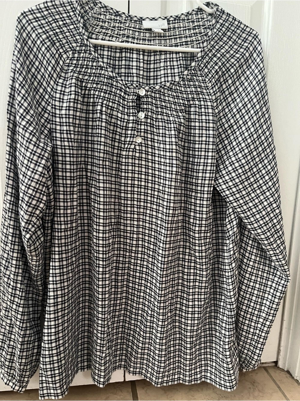 J. Jill Black and White Plaid Long-Sleeve Peasant Top COLORA ARE NAVY AND WHITE